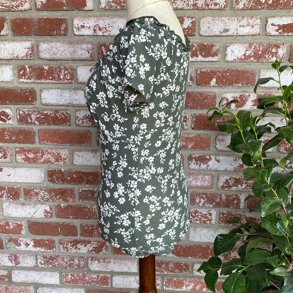 Floral🌷Green🌿Spring Top - Picture 6 of 13